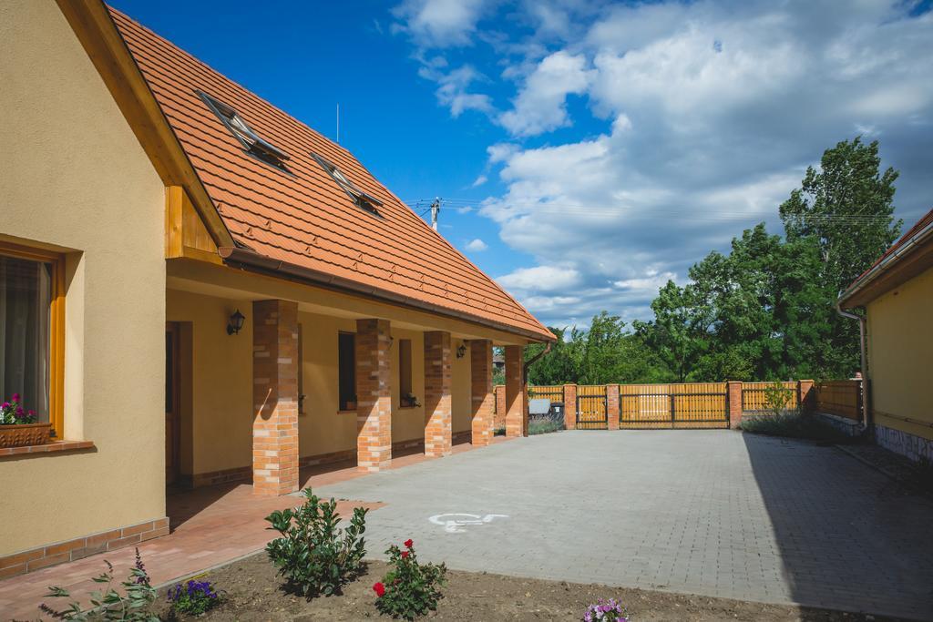 Hotel Mezes Vendeghaz Es Apiterapias Koezpont Vizsoly Exterior foto